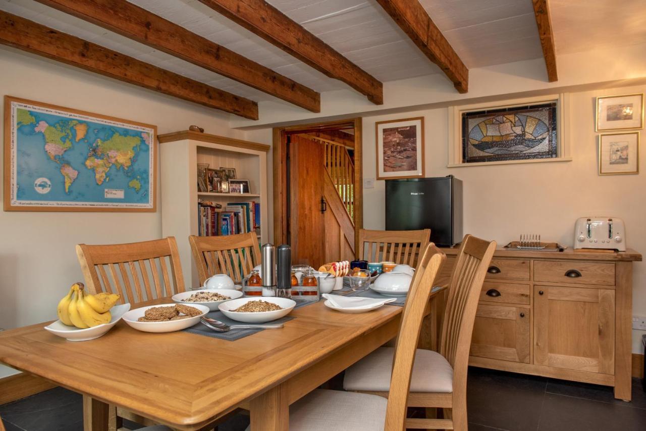 The White Cottage B&B Saint Teath Exteriör bild