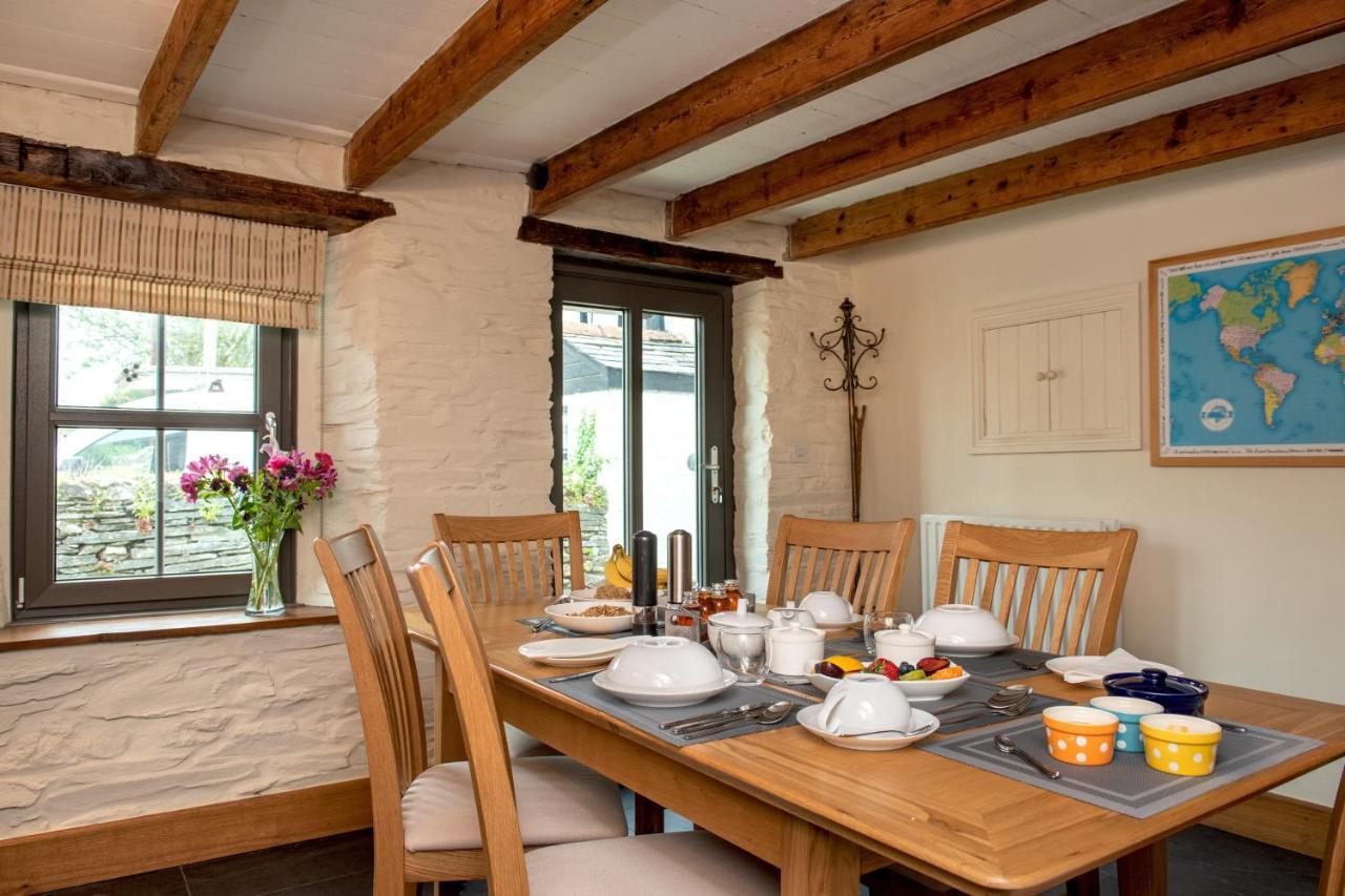 The White Cottage B&B Saint Teath Exteriör bild