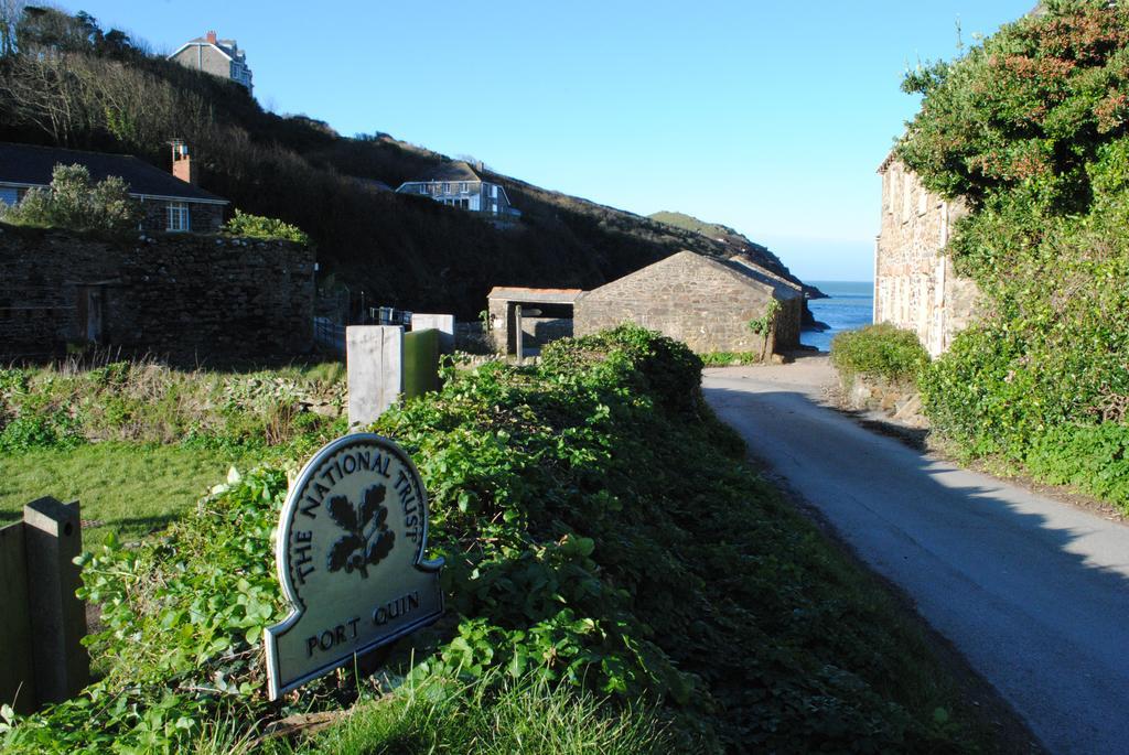 The White Cottage B&B Saint Teath Exteriör bild
